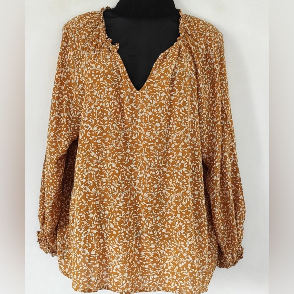 Old Navy Spicy Mustard Gold Floral
Split-V Ruffle Neck Peasant Top